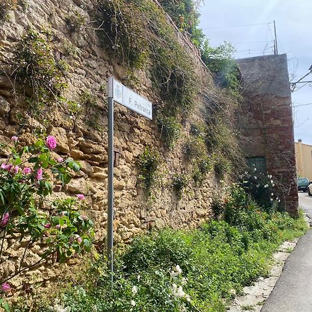 La Petite Maison Usigliano Exterior photo